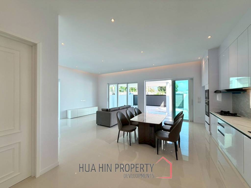 BRAND NEW VILLA NEAR BLACK MOUNTAIN GOLF COURSE : 3 bed modern pool villa