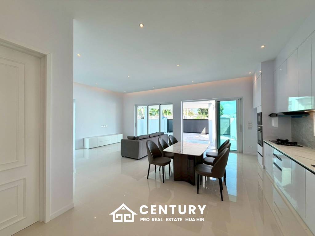 BRAND NEW VILLA NEAR BLACK MOUNTAIN GOLF COURSE : 3 bed modern pool villa