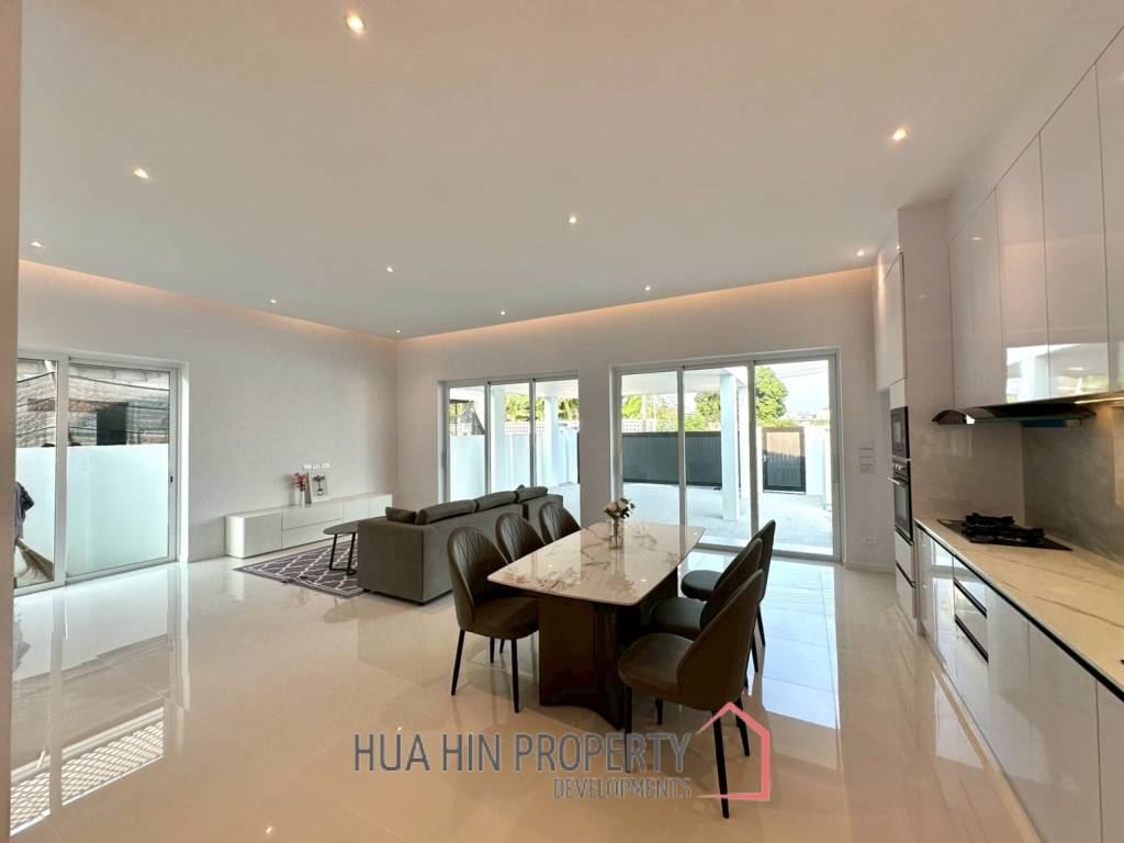 BRAND NEW VILLA NEAR BLACK MOUNTAIN GOLF COURSE : 3 bed modern pool villa