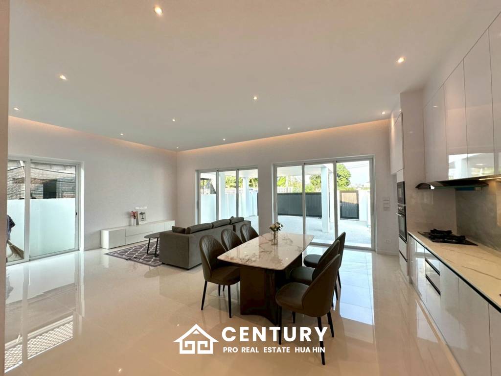 BRAND NEW VILLA NEAR BLACK MOUNTAIN GOLF COURSE : 3 bed modern pool villa