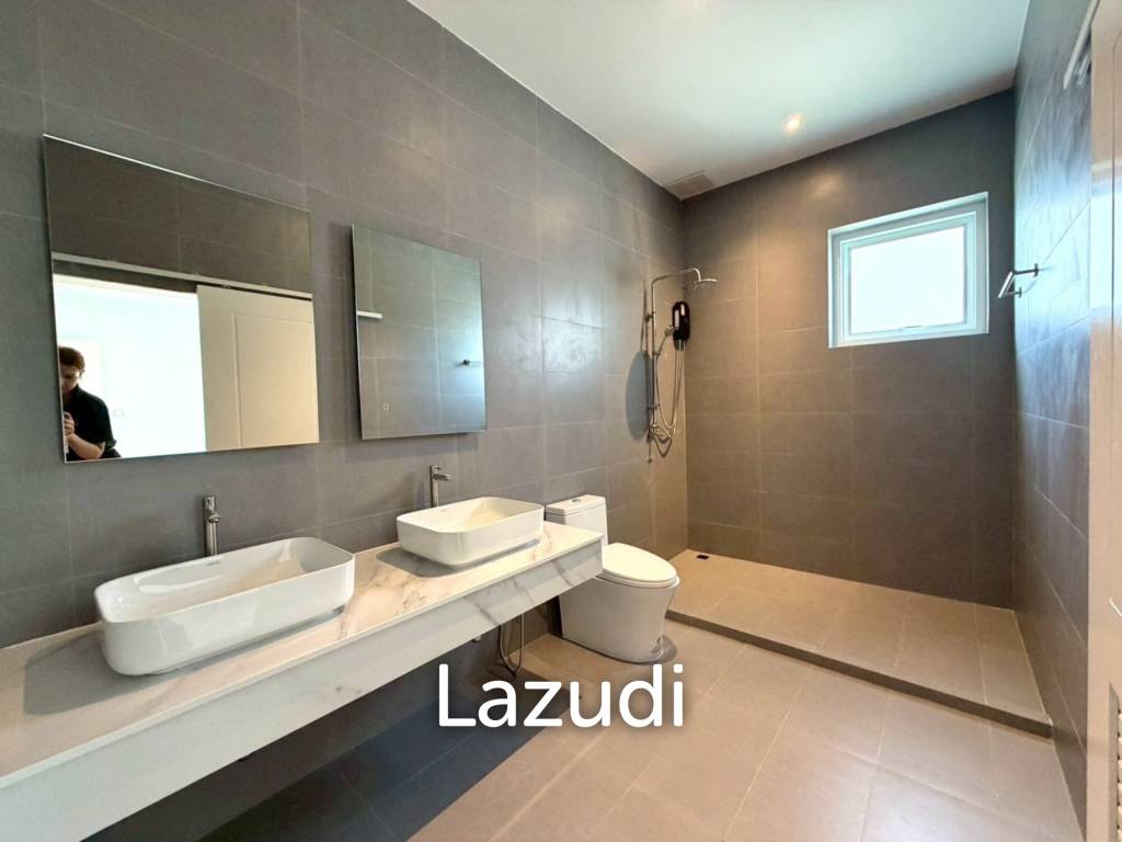 BRAND NEW VILLA NEAR BLACK MOUNTAIN GOLF COURSE : 3 bed modern pool villa