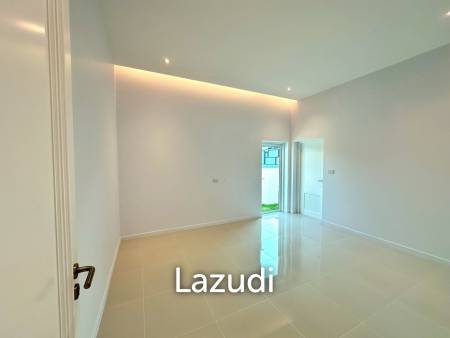 BRAND NEW VILLA NEAR BLACK MOUNTAIN GOLF COURSE : 3 bed modern pool villa