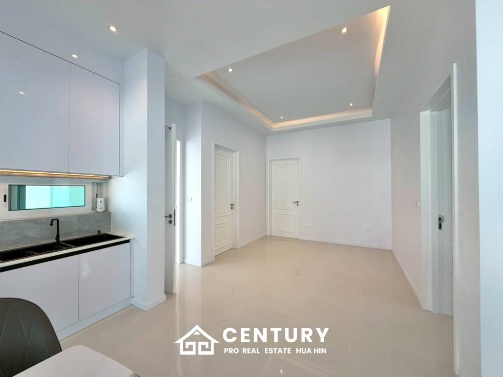 BRAND NEW VILLA NEAR BLACK MOUNTAIN GOLF COURSE : 3 bed modern pool villa