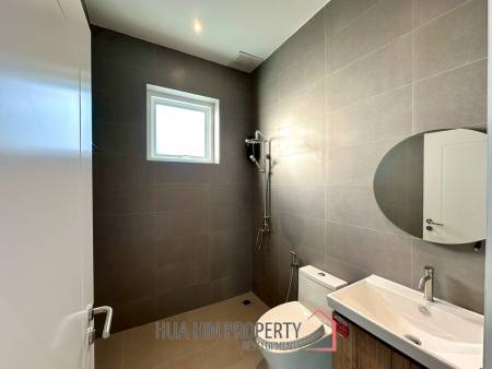 BRAND NEW VILLA NEAR BLACK MOUNTAIN GOLF COURSE : 3 bed modern pool villa