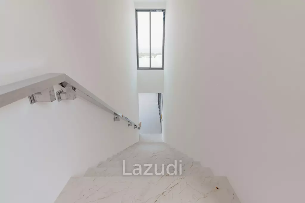 Modern 4-Bedroom Sea View Villa in Chaweng Hills