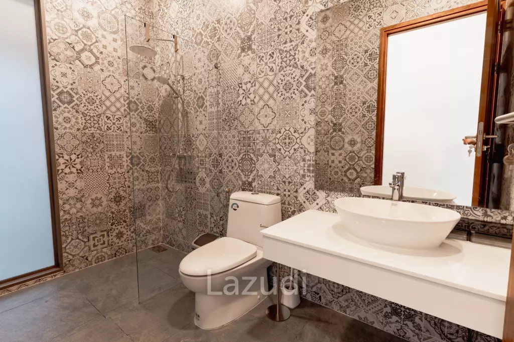 Modern 4-Bedroom Sea View Villa in Chaweng Hills