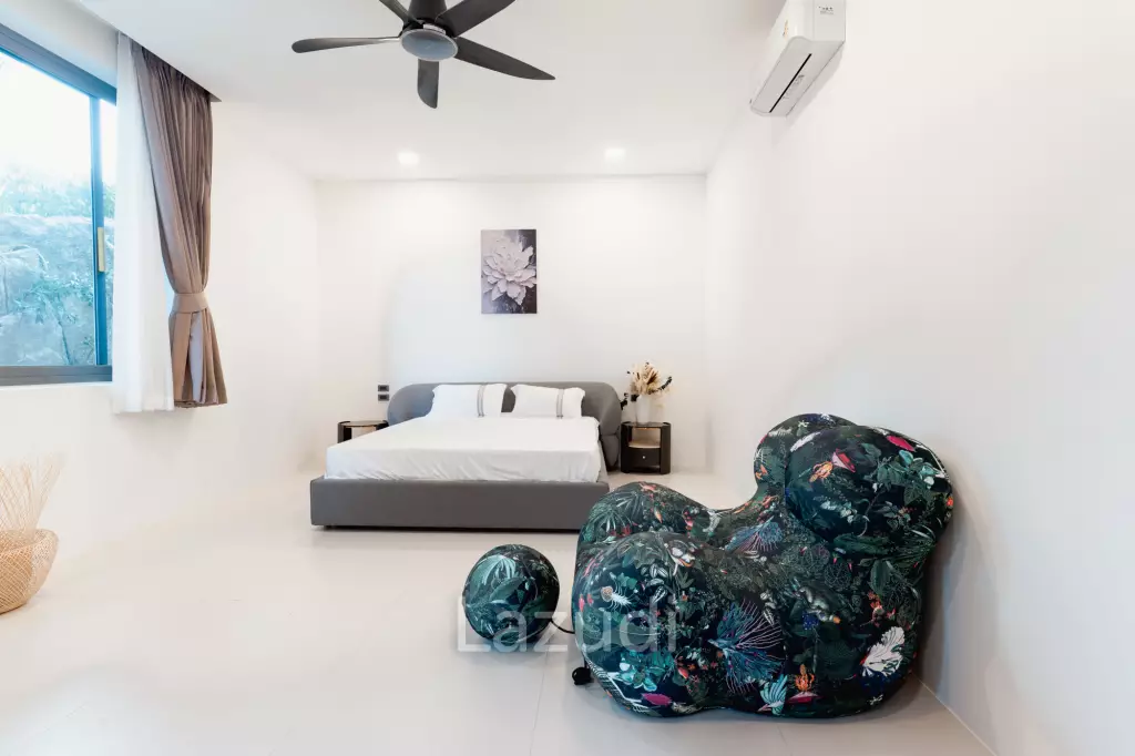 Modern 4-Bedroom Sea View Villa in Chaweng Hills