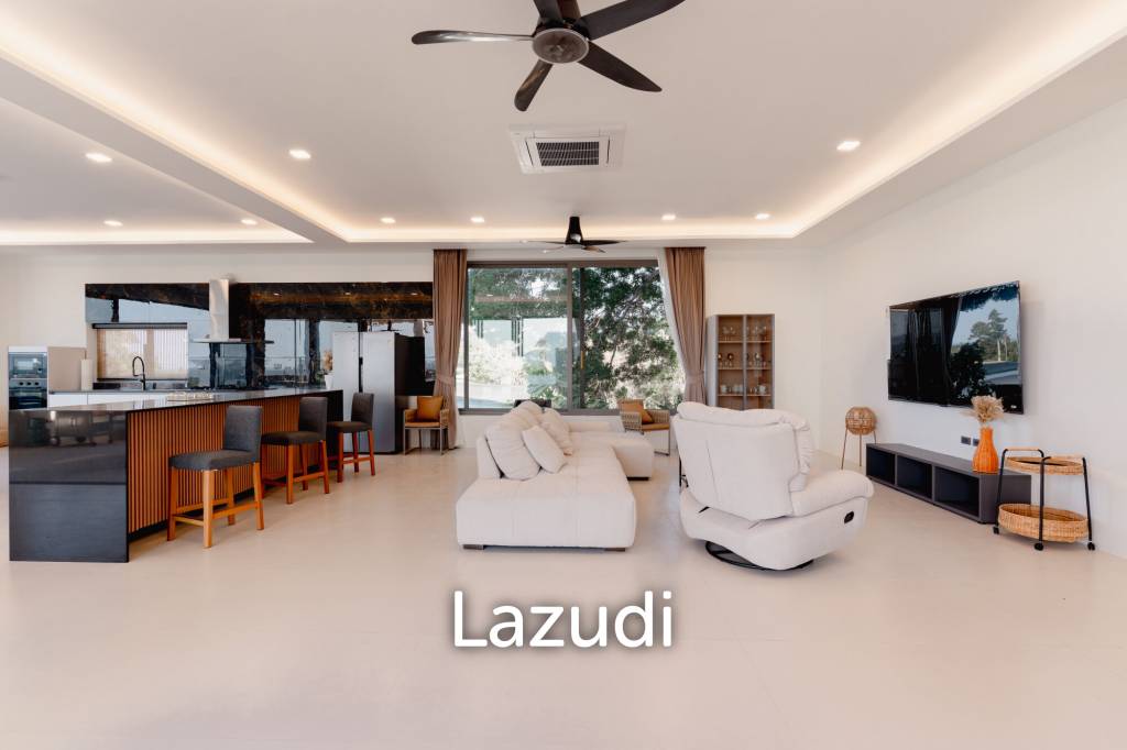 Modern 4-Bedroom Sea View Villa in Chaweng Hills