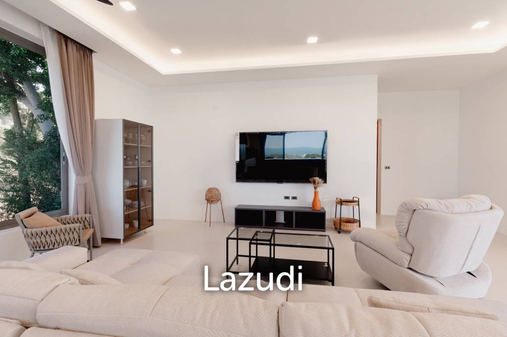 Modern 4-Bedroom Sea View Villa in Chaweng Hills