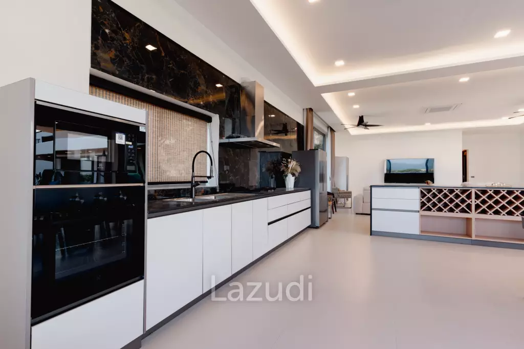 Modern 4-Bedroom Sea View Villa in Chaweng Hills