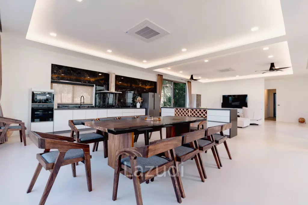 Modern 4-Bedroom Sea View Villa in Chaweng Hills