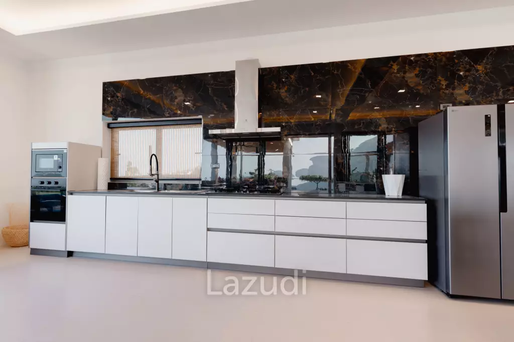 Modern 4-Bedroom Sea View Villa in Chaweng Hills