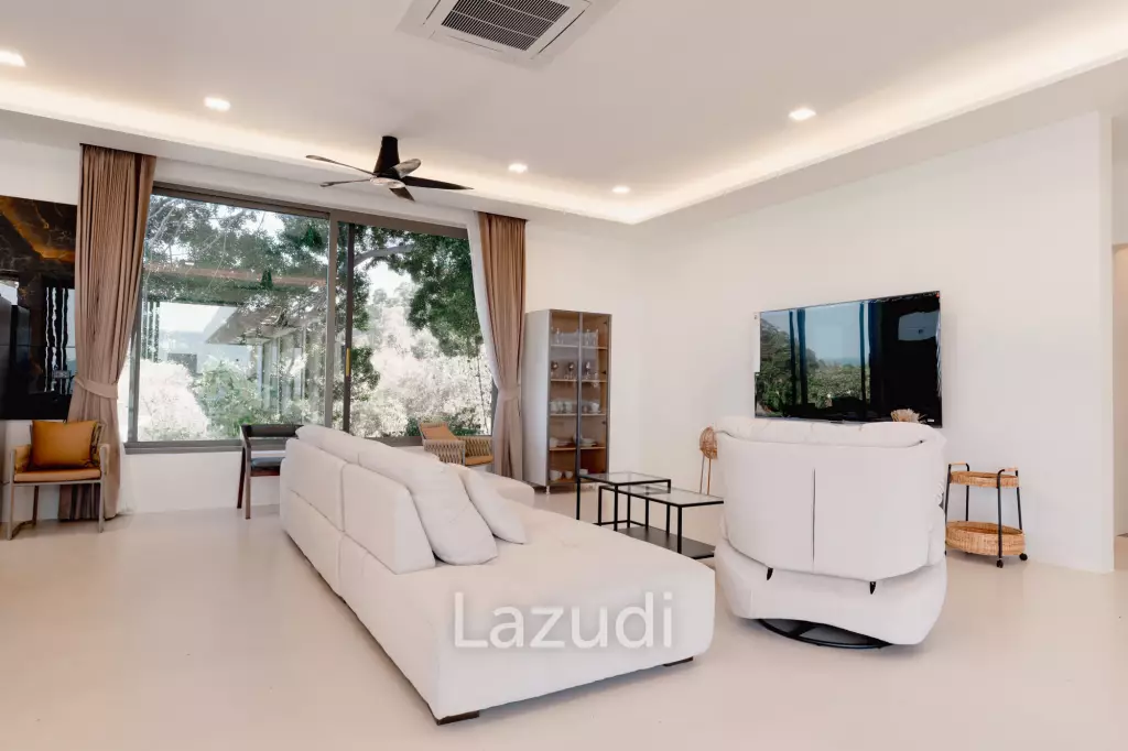 Modern 4-Bedroom Sea View Villa in Chaweng Hills