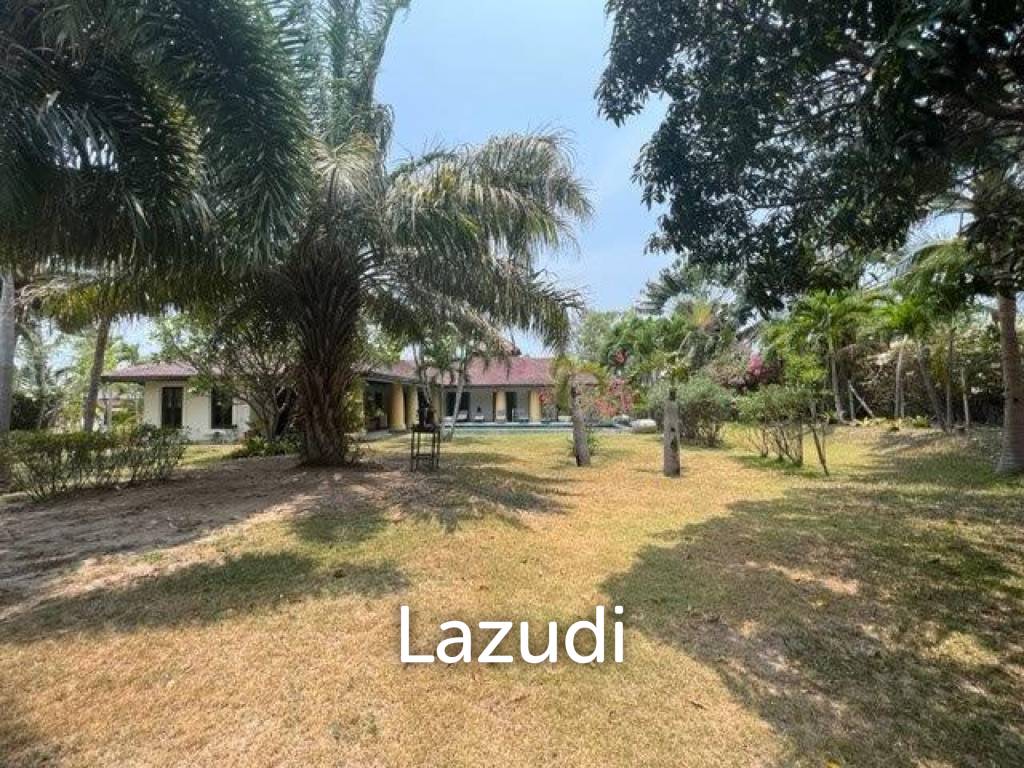 SANUK : Luxury 4 bed Pool Villa