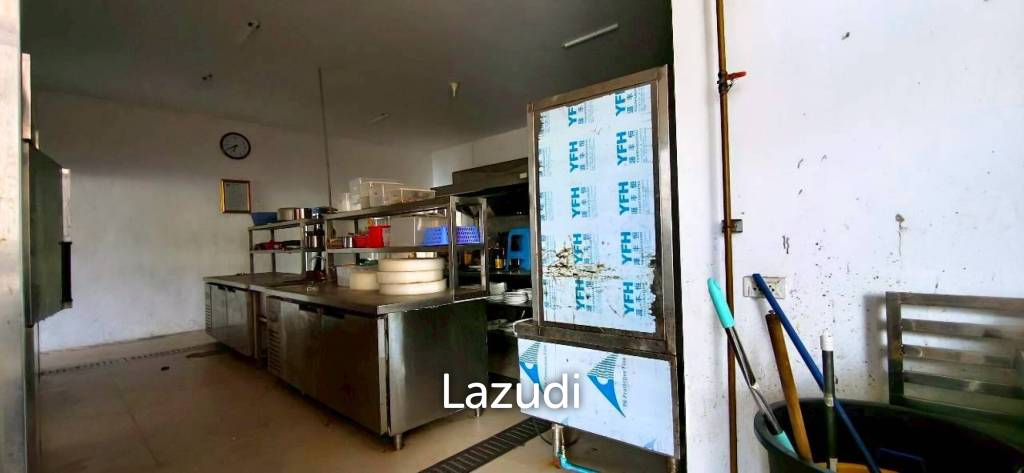 Beachfront Duplex Commercial Space At Jomtien Plaza Condotel