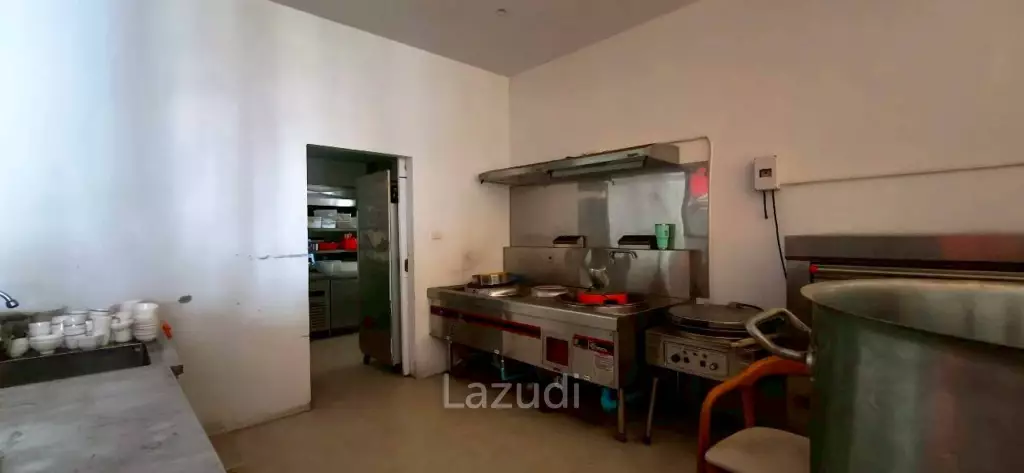 Beachfront Duplex Commercial Space At Jomtien Plaza Condotel
