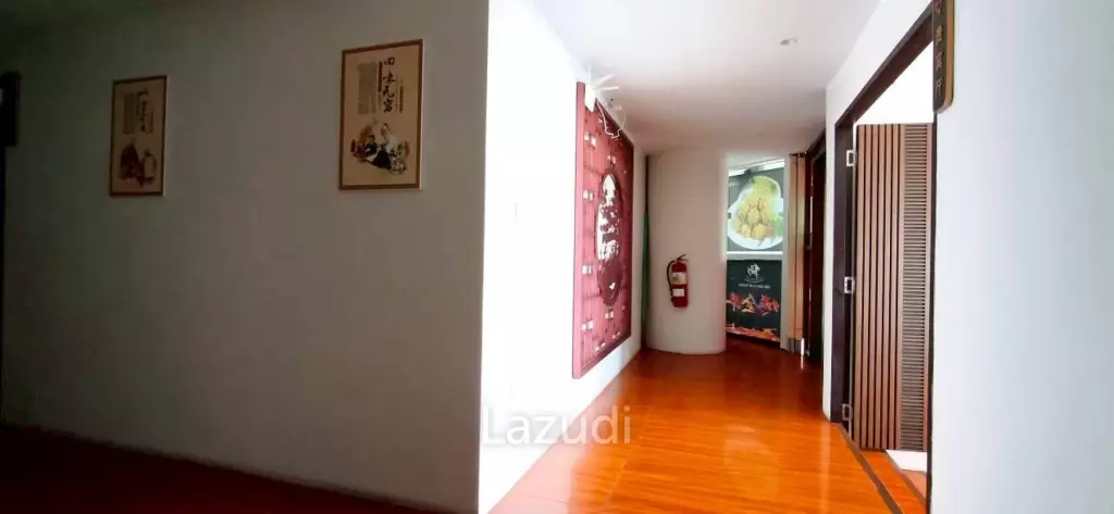 Beachfront Duplex Commercial Space At Jomtien Plaza Condotel