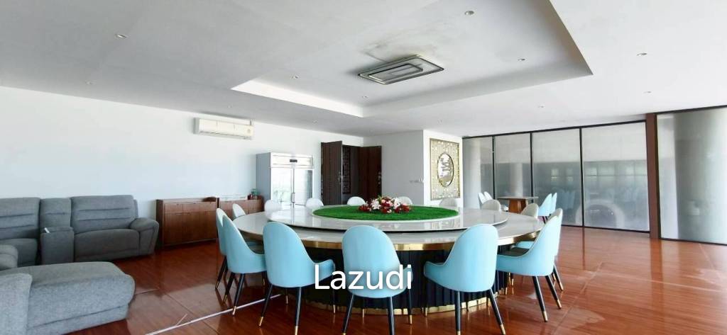 Beachfront Duplex Commercial Space At Jomtien Plaza Condotel