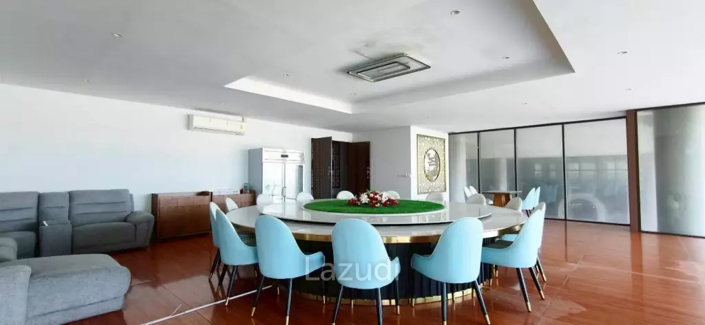 Beachfront Duplex Commercial Space At Jomtien Plaza Condotel