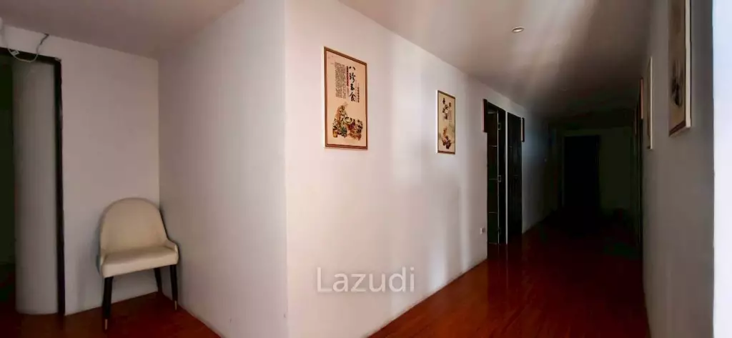 Beachfront Duplex Commercial Space At Jomtien Plaza Condotel