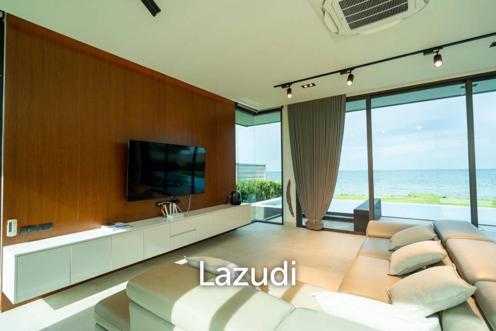Oceanfront pool villa in Prachuap Khiri Khan