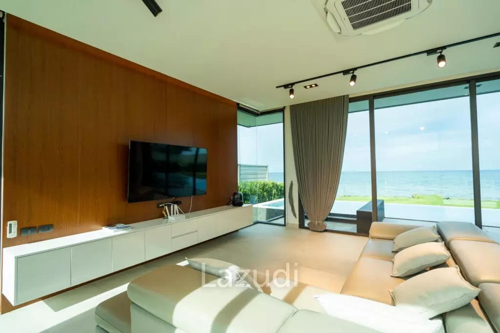 Oceanfront pool villa in Prachuap Khiri Khan