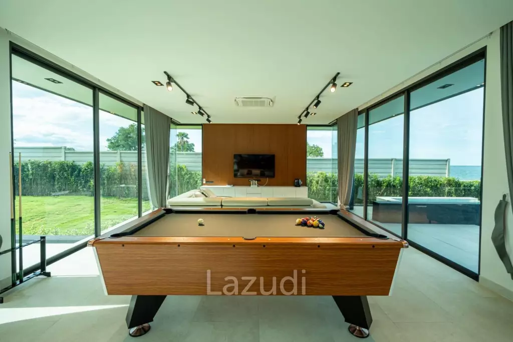 Oceanfront pool villa in Prachuap Khiri Khan