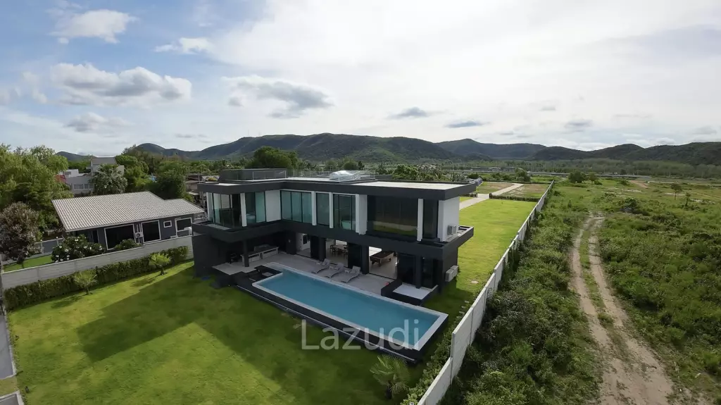 Oceanfront pool villa in Prachuap Khiri Khan