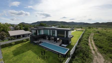 Oceanfront pool villa in Prachuap Khiri Khan