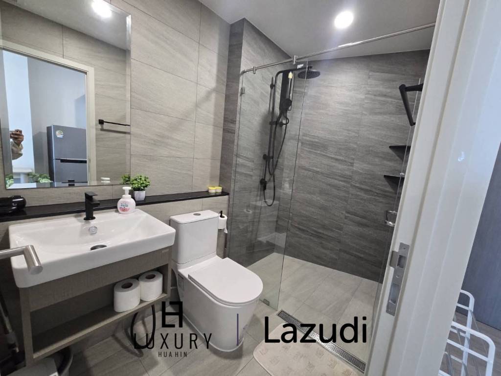 Supalai Blue Whale: Good Size 1 Bedroom with Nice View