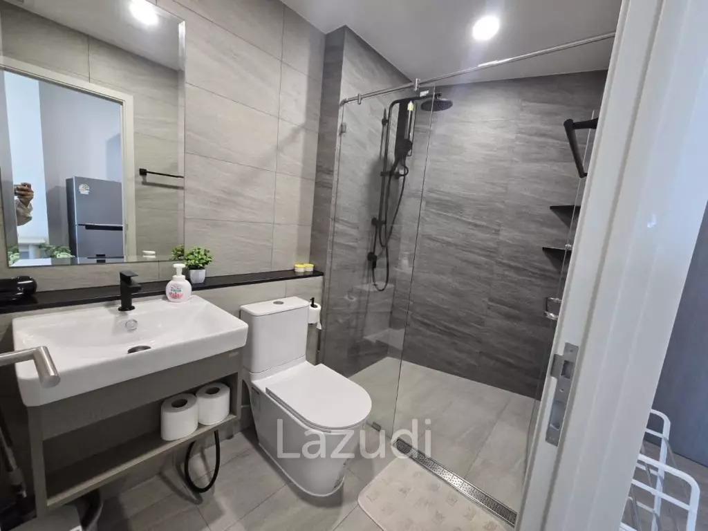 Supalai Blue Whale: Good Size 1 Bedroom with Nice View