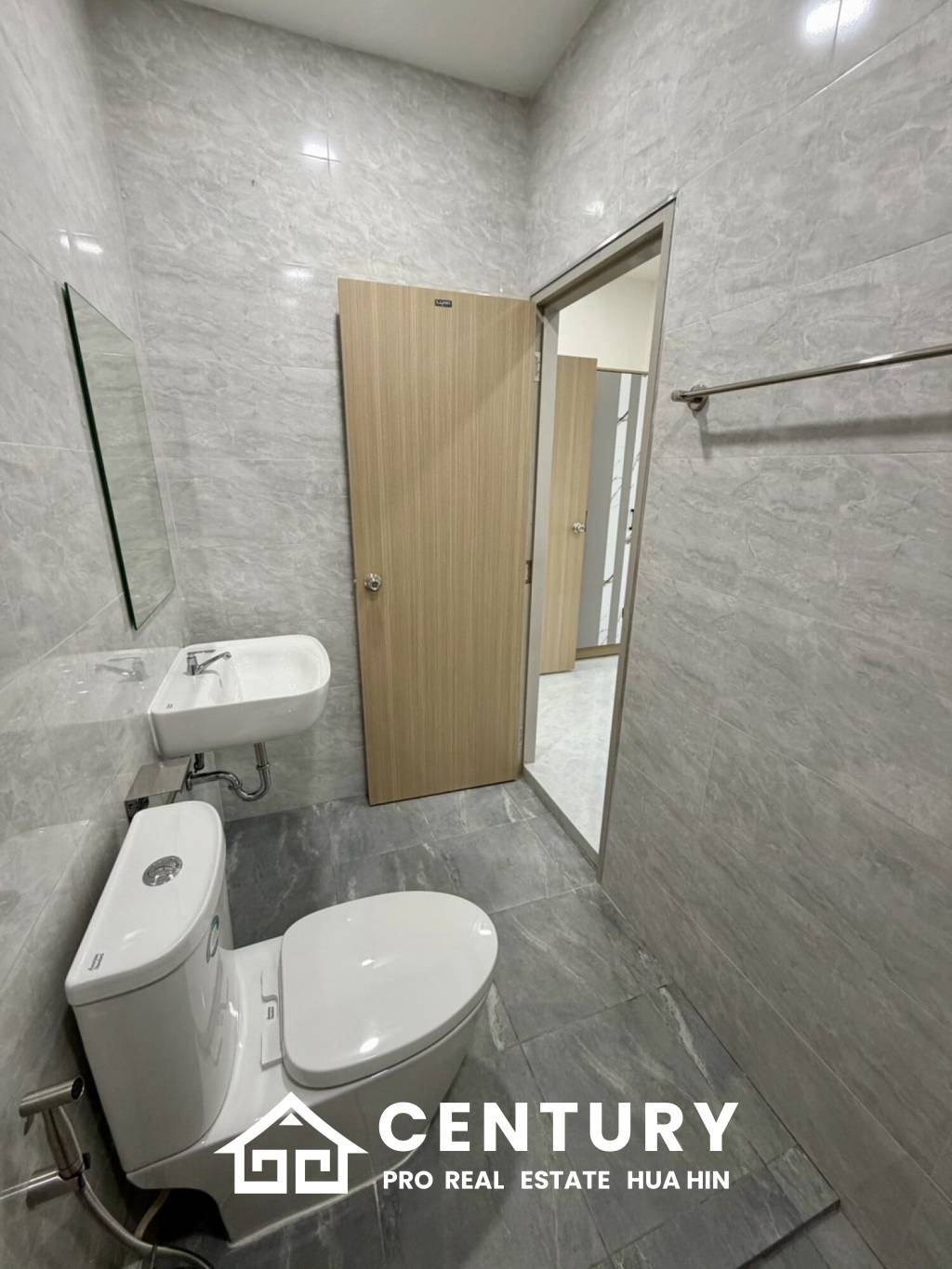 MODERN NEW HOUSE ON SOI MON MAI : 3 BED COZY POOL VILLA