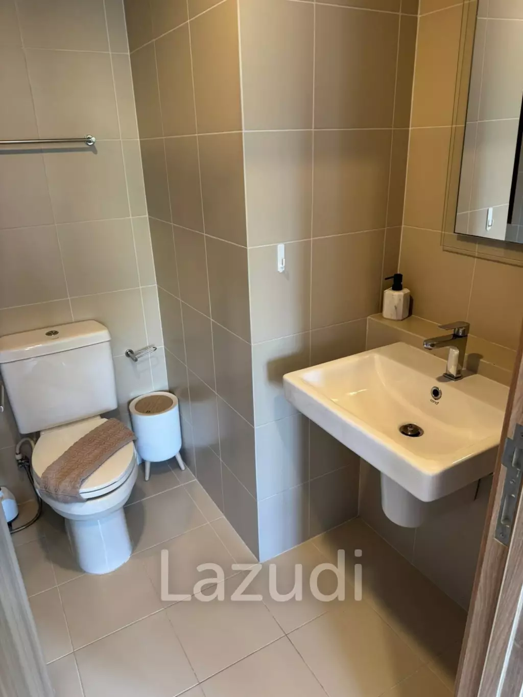 La Habana: New 1 BR Condo close to Beach  on 5th Floor