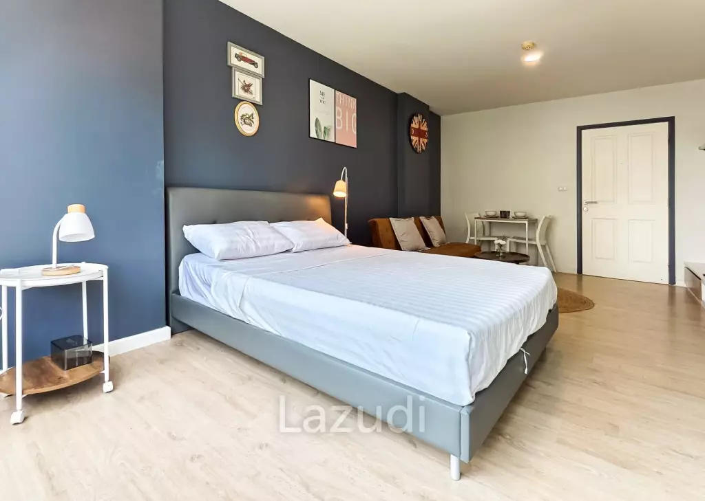 Baan Peang Ploen: Studio Condo Good Location.