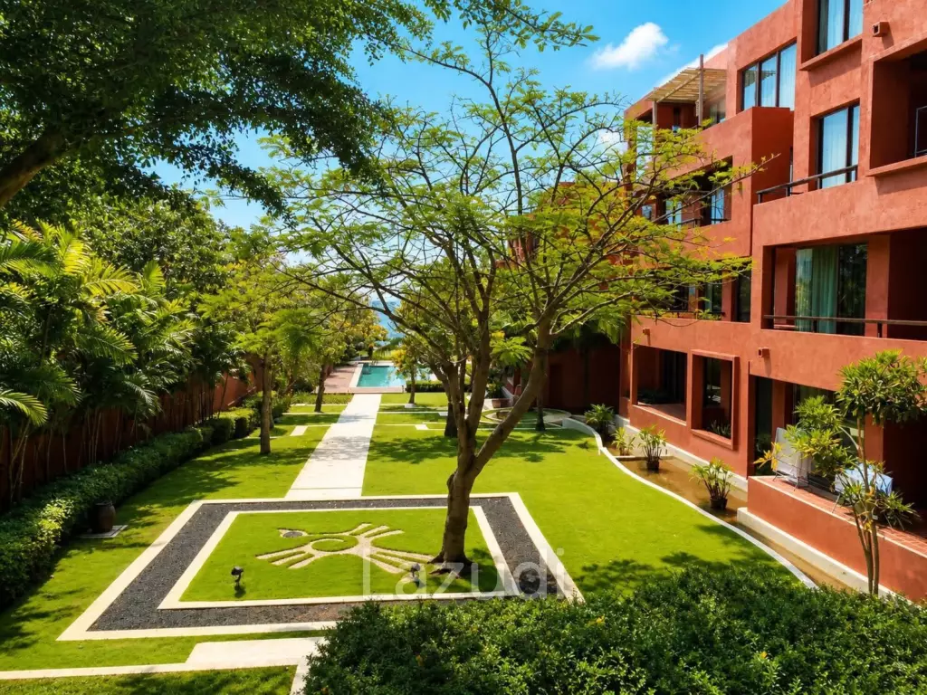 Las Tortugas: Modern 2 Bedroom Condo Beachsiden