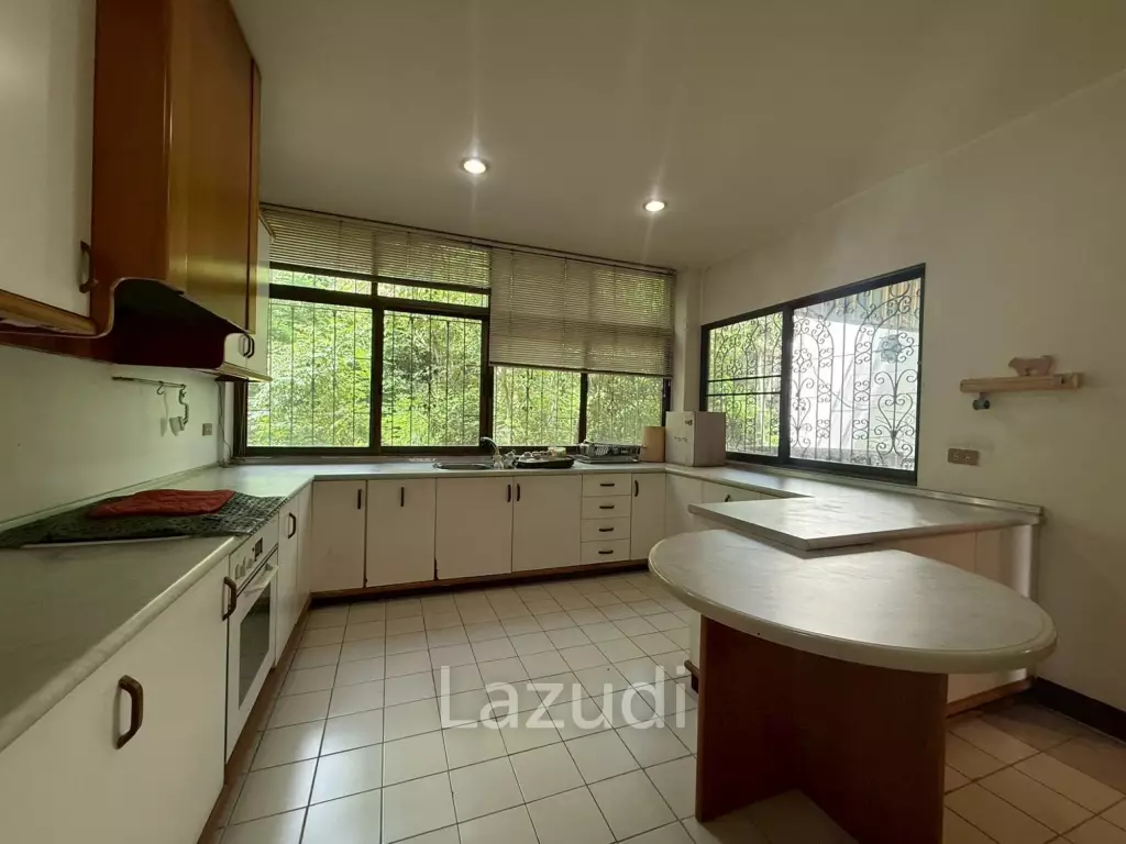 Luxury 4.5-Story Townhouse for Sale Prime Pratamnak Hill