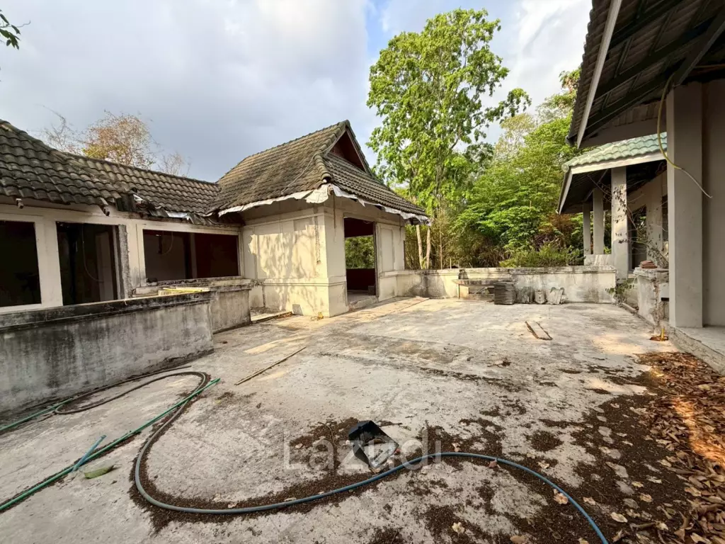 Rare Opportunity Renovate Your Dream Mansion at Phoenix Golf