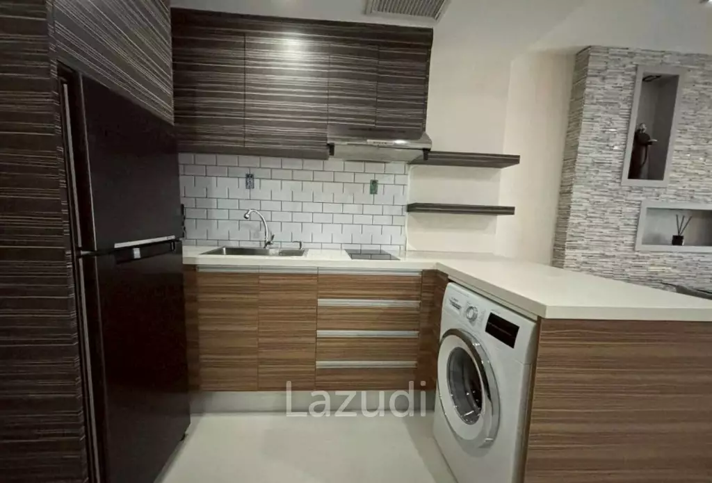 คอนโด 2 ห้องนอนกว้างขวางให้เช่าในคอนโดมิเนียม เอ พลัส