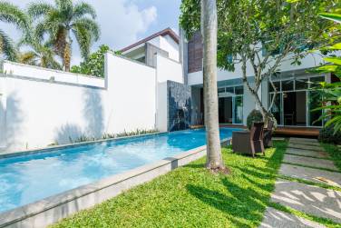 3-Bedroom Condo with Private Garden for Sale in Bangtao