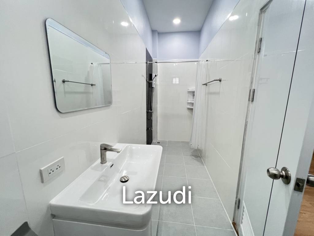Newly built Modern House with 3 Bedrooms near city.