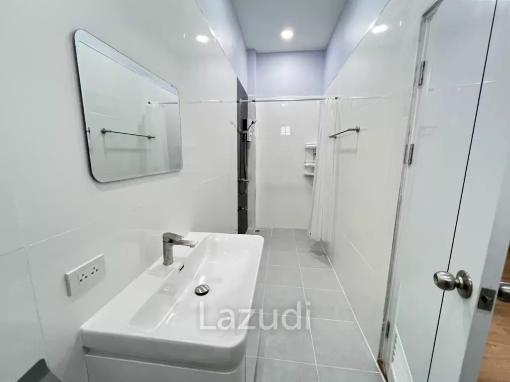 Newly built Modern House with 3 Bedrooms near city.