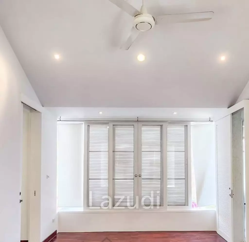 PALM HILLS  : 3 bed exclusive house in Golf course