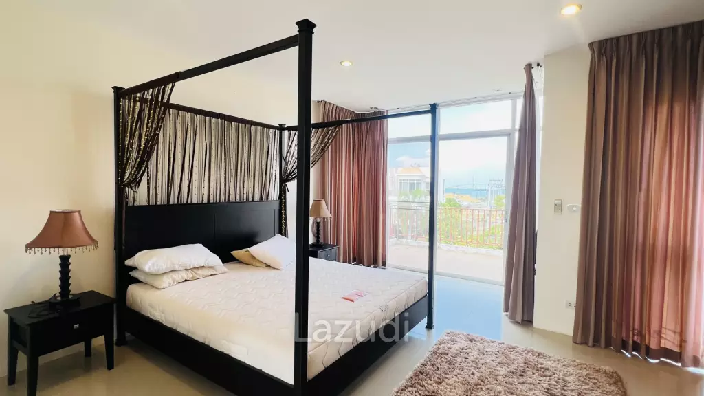 3 Storey Townhouse with Pool in Boathouse
