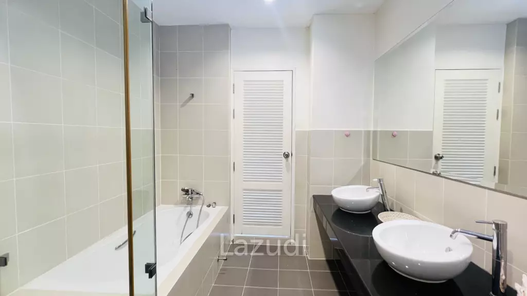 3 Storey Townhouse with Pool in Boathouse