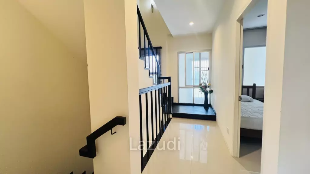 3 Storey Townhouse with Pool in Boathouse