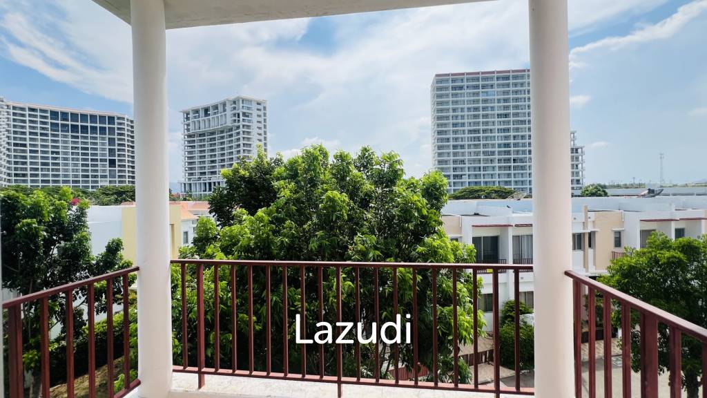 3 Storey Townhouse with Pool in Boathouse