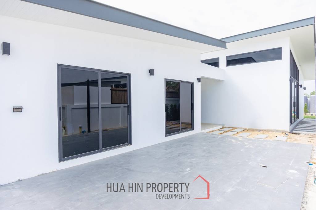 300 sqm modern pool villa in Pran Buri Moda Melody