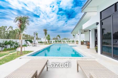 300 sqm modern pool villa in Pran Buri Moda Melody