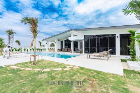 300 sqm modern pool villa in Pran Buri Moda Melody