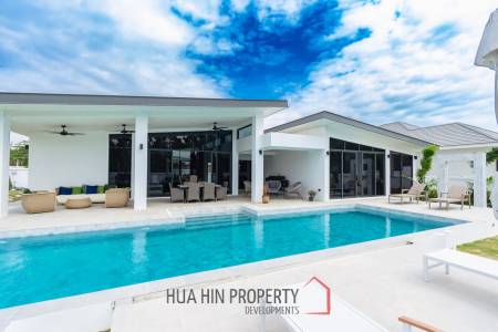 300 sqm modern pool villa in Pran Buri Moda Melody